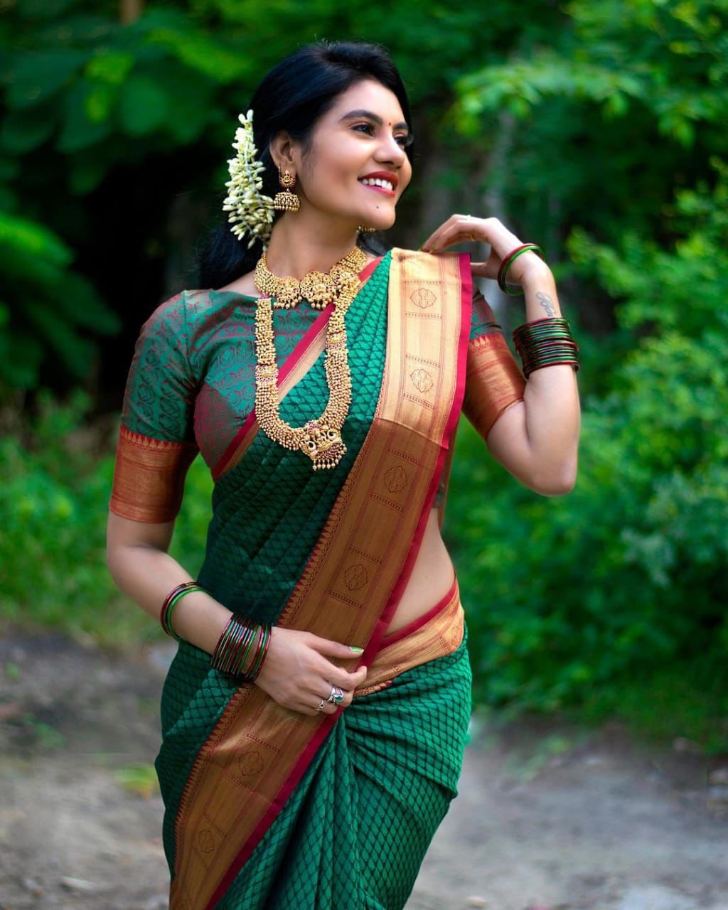 Delightful Green Soft Silk Saree With Stylish Blouse Piece