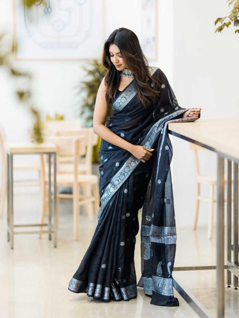 Outstanding Black Soft Silk Saree With Bewitching Blouse Piece