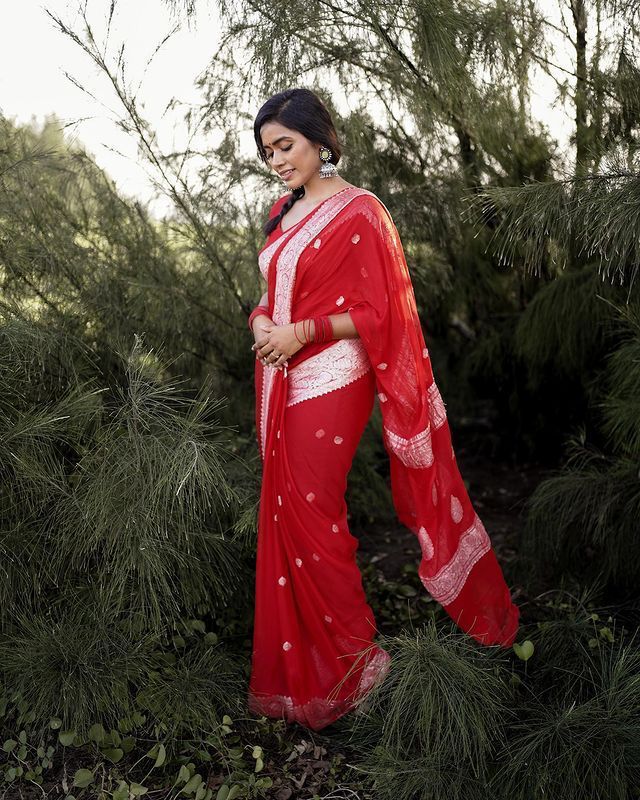 Ravishing Red Soft Silk Saree With Delicate Blouse Piece