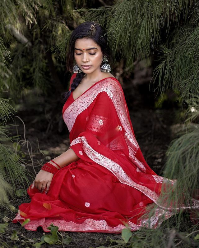 Ravishing Red Soft Silk Saree With Delicate Blouse Piece