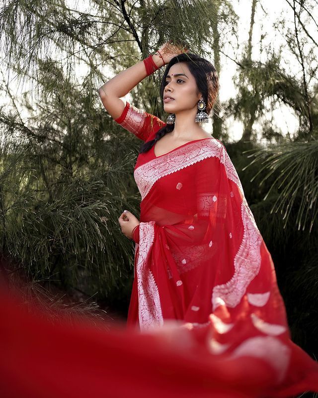 Ravishing Red Soft Silk Saree With Delicate Blouse Piece