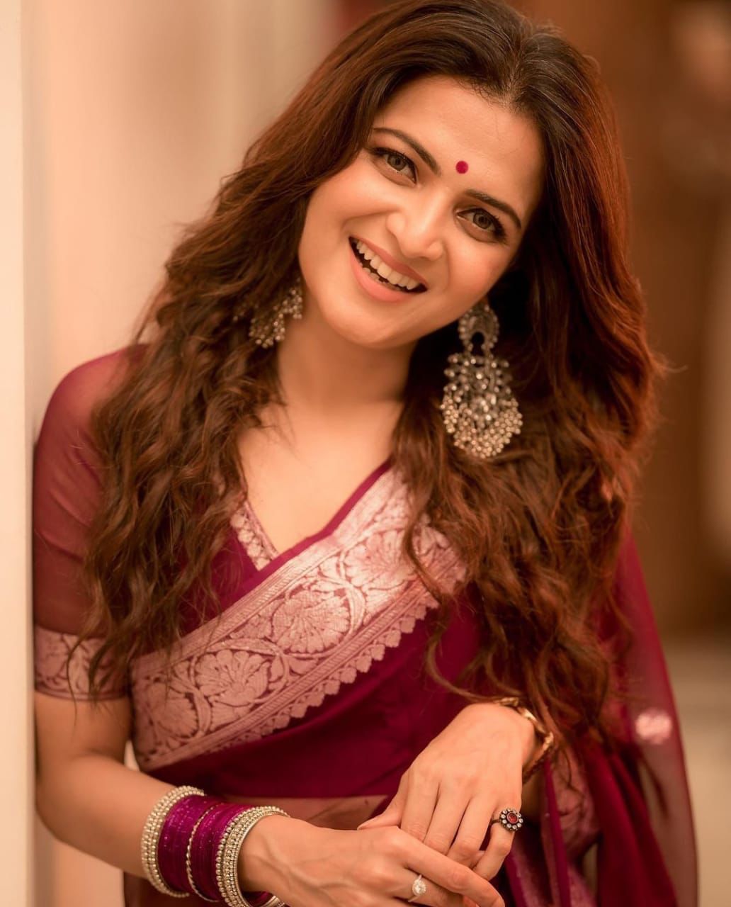 Elegant Wine Soft Silk Saree With Captivating Blouse Piece