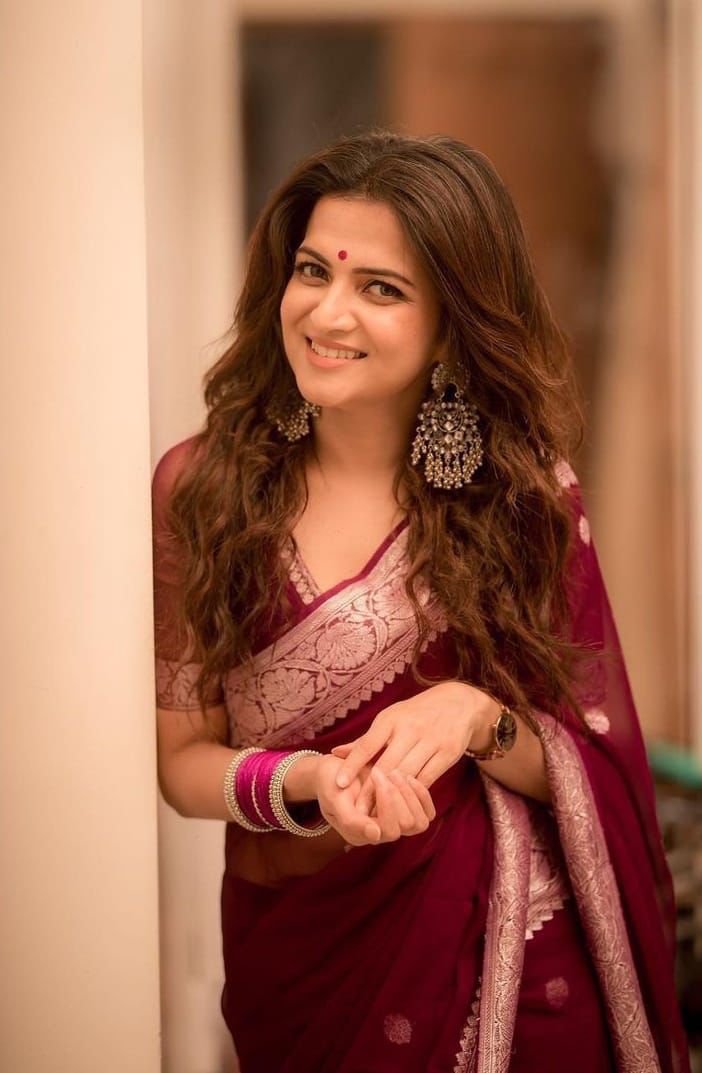 Elegant Wine Soft Silk Saree With Captivating Blouse Piece
