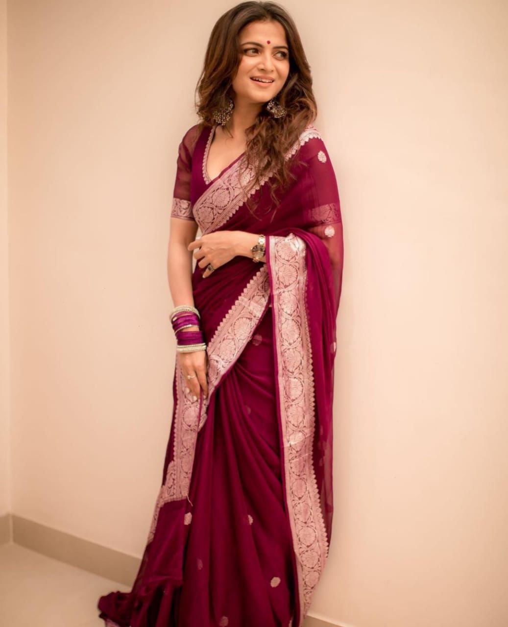 Elegant Wine Soft Silk Saree With Captivating Blouse Piece