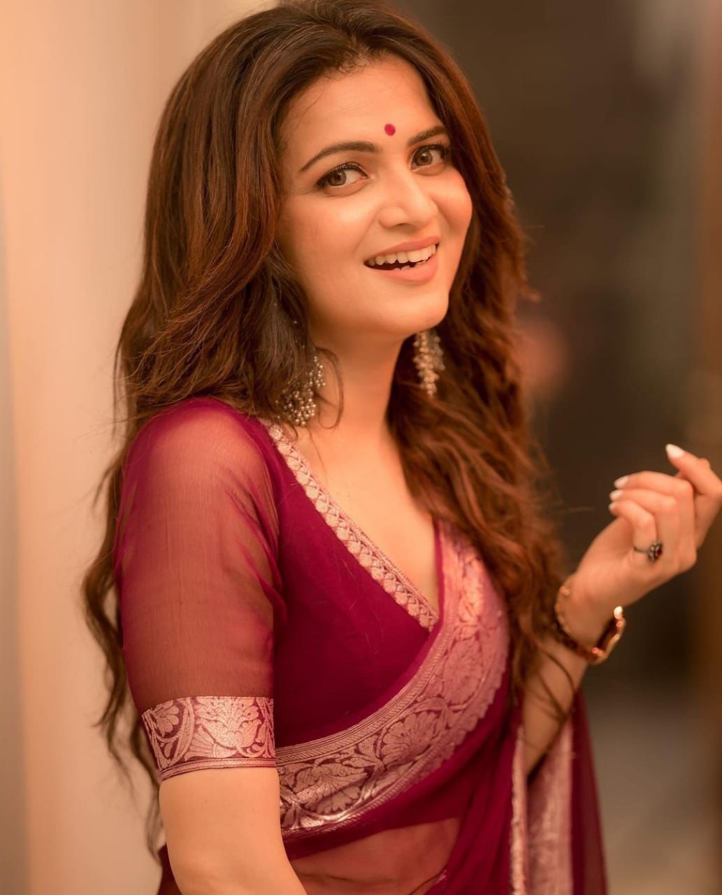 Elegant Wine Soft Silk Saree With Captivating Blouse Piece