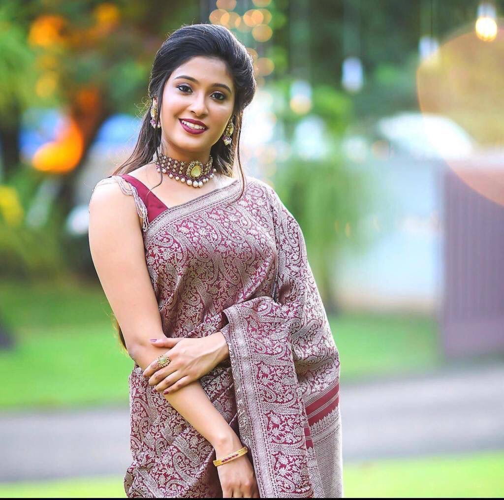 Engaging Wine Soft Silk Saree With Stylish Blouse Piece