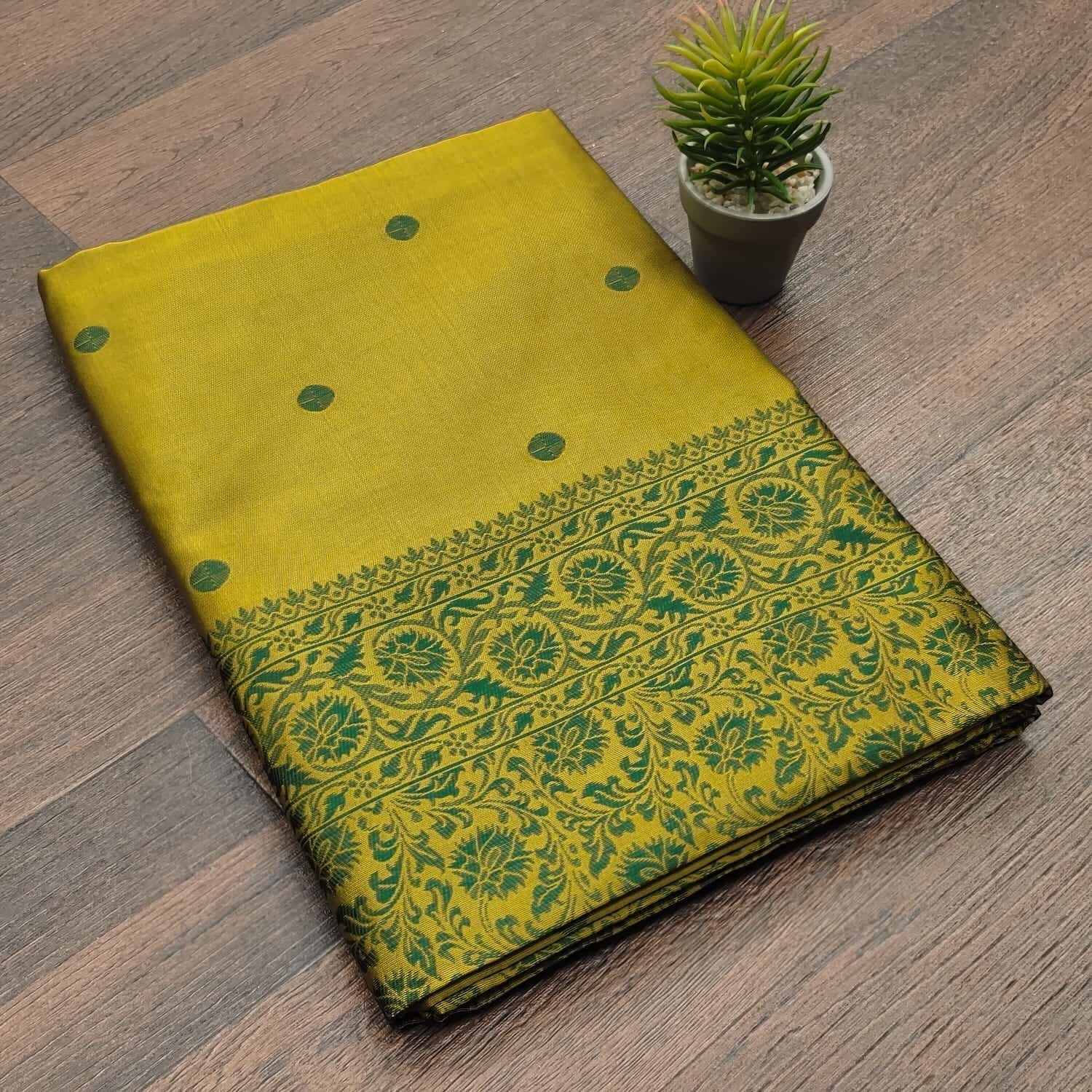 Bewitching Mehandi Soft Silk Saree With Glorious Blouse Piece