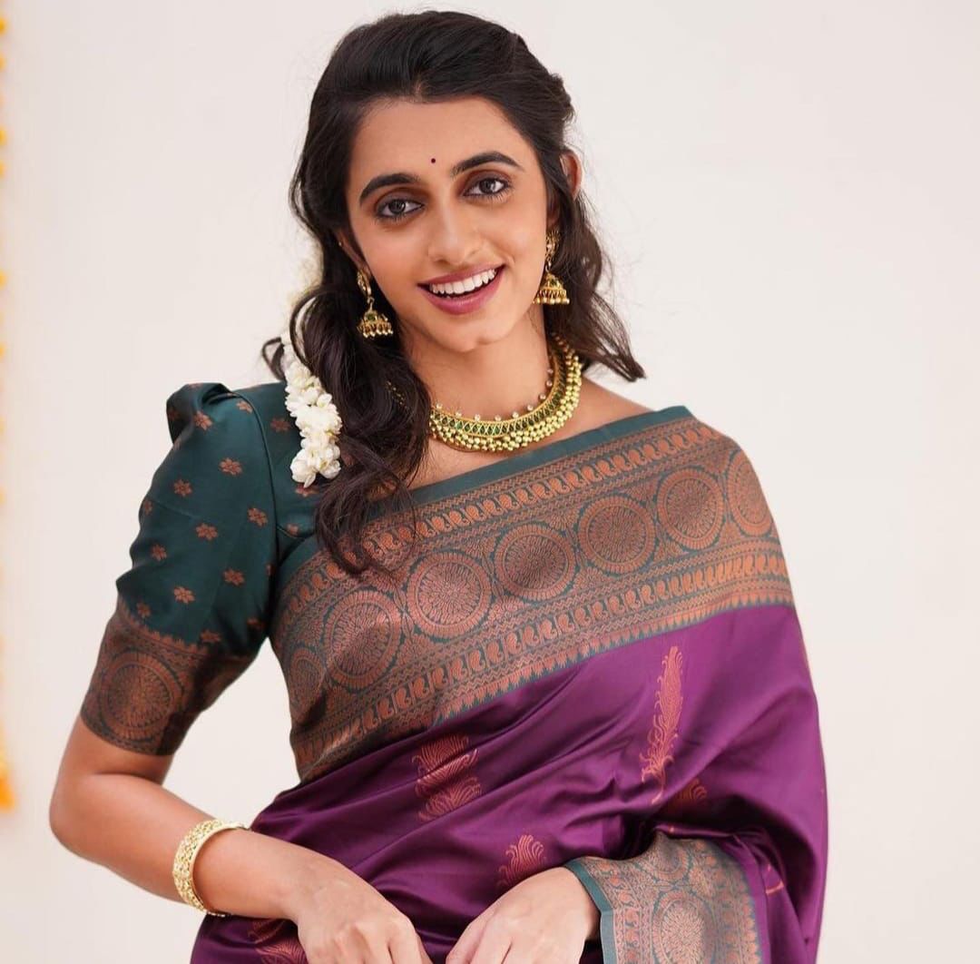 Aesthetic Purple Banarasi Silk Saree With Classic Blouse Piece