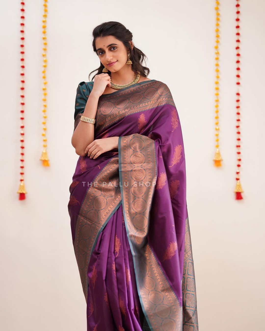 Aesthetic Purple Banarasi Silk Saree With Classic Blouse Piece