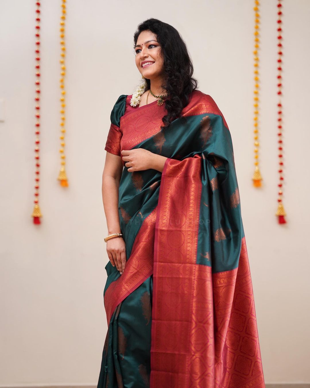 Glittering  Rama Banarasi Silk Saree With Sparkling Blouse Piece