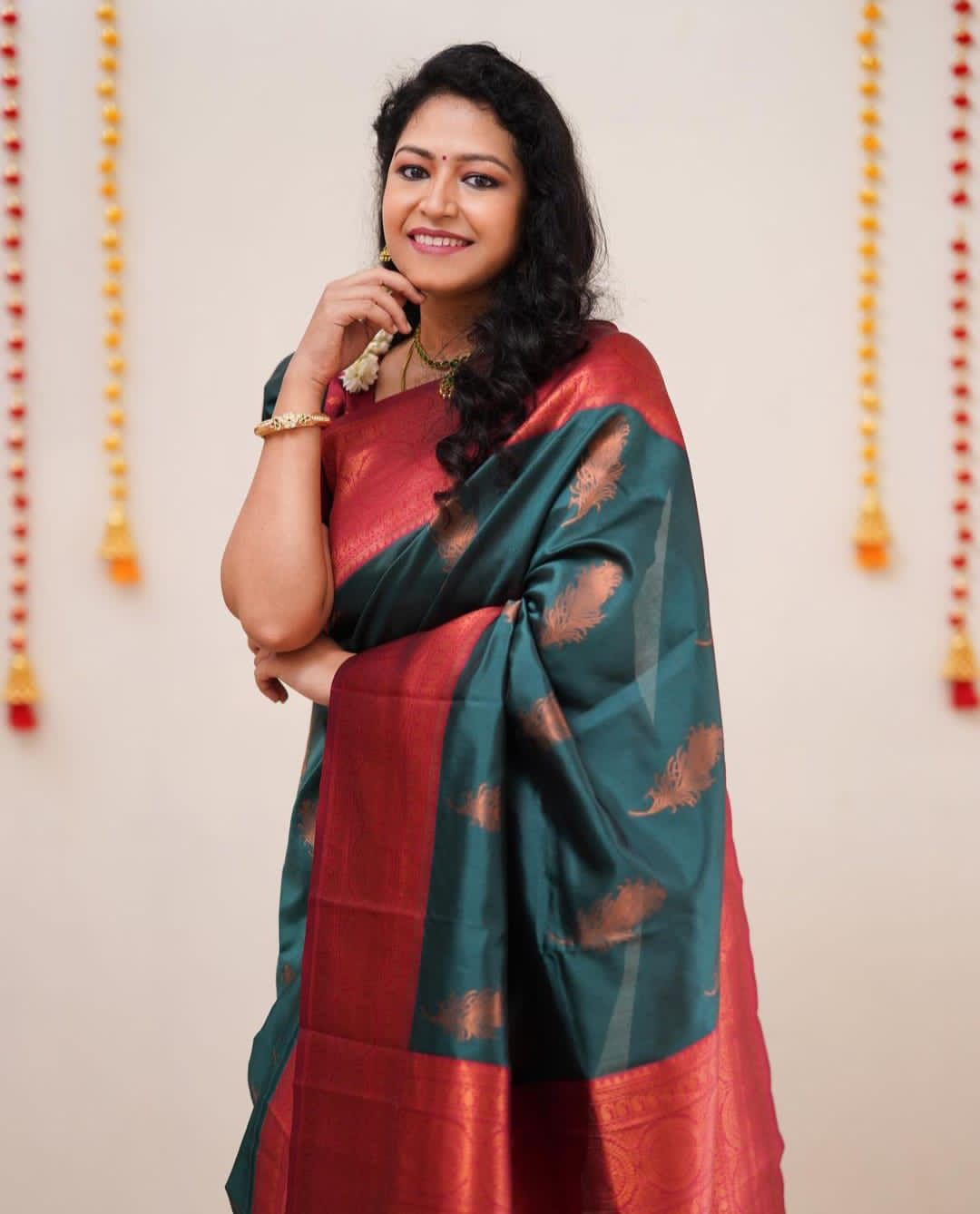 Glittering  Rama Banarasi Silk Saree With Sparkling Blouse Piece