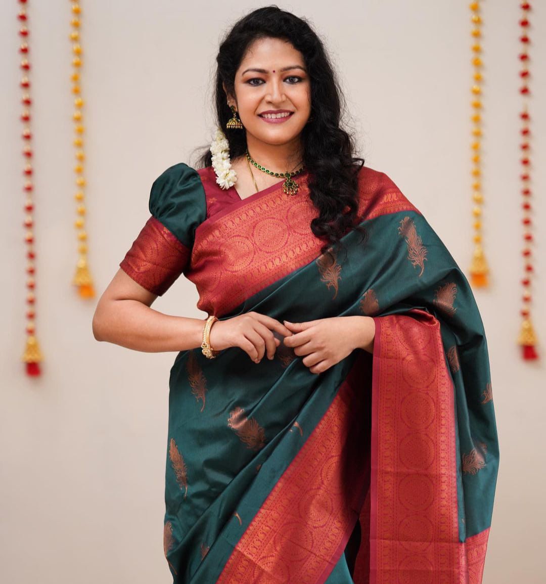 Glittering  Rama Banarasi Silk Saree With Sparkling Blouse Piece