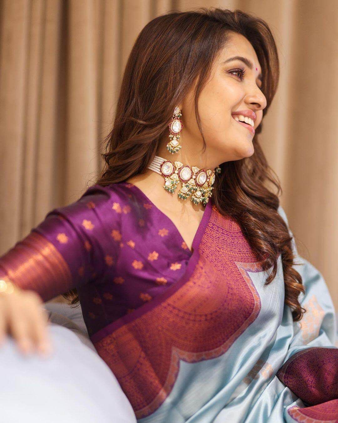 Mellifluent Firozi Banarasi Silk Saree With Symphonic Blouse Piece