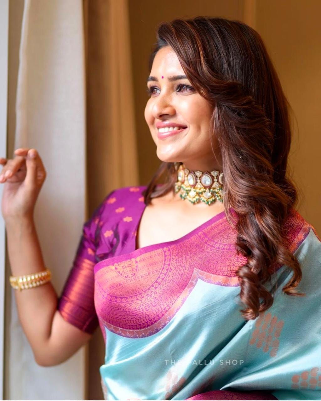 Mellifluent Firozi Banarasi Silk Saree With Symphonic Blouse Piece