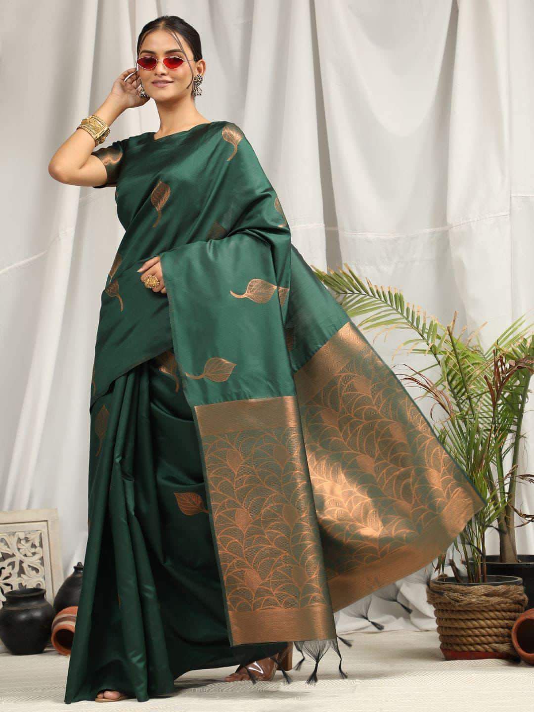 Mesmeric Green Soft Silk Saree With Lovely Blouse Piece