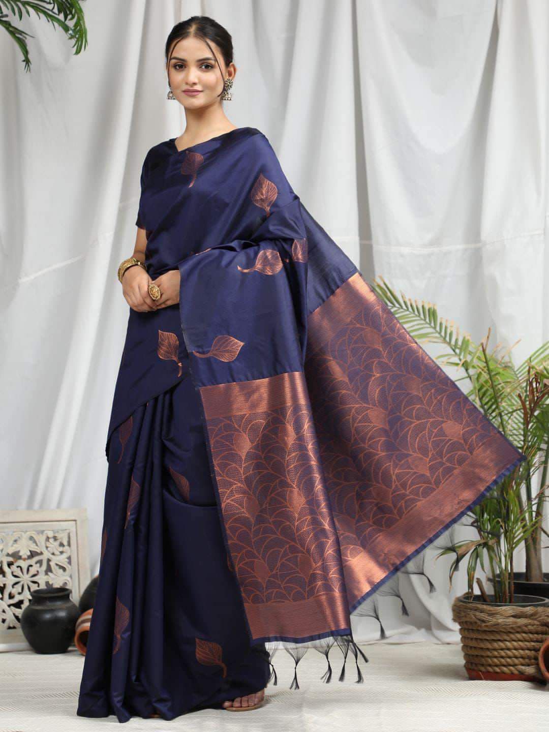 Captivating Navy Blue Soft Silk Saree With Dainty Blouse Piece