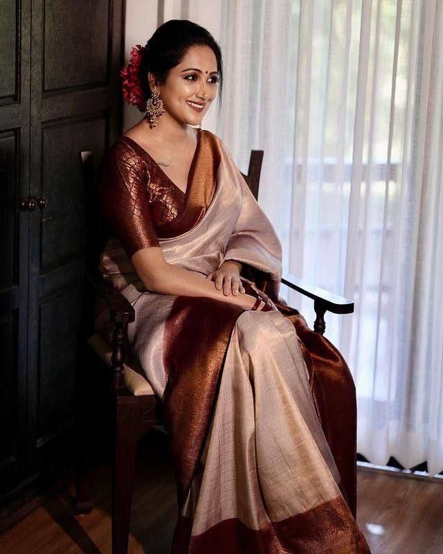 Harmonizing Beige Banarasi Silk Saree With Fashionable Blouse Piece
