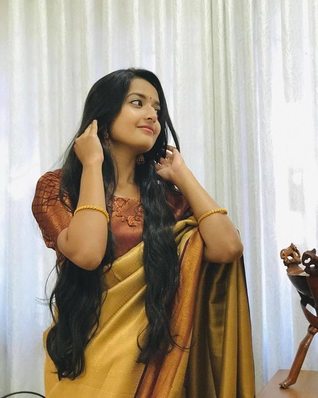 Miraculous Mustard Banarasi Silk Saree With Fashionable Blouse Piece