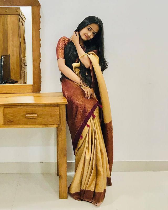 Miraculous Mustard Banarasi Silk Saree With Fashionable Blouse Piece