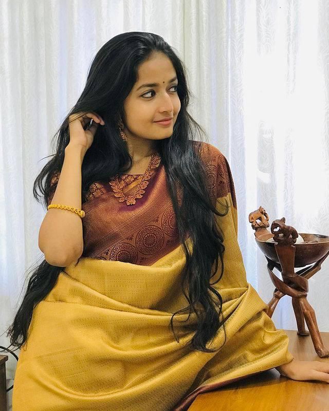 Miraculous Mustard Banarasi Silk Saree With Fashionable Blouse Piece