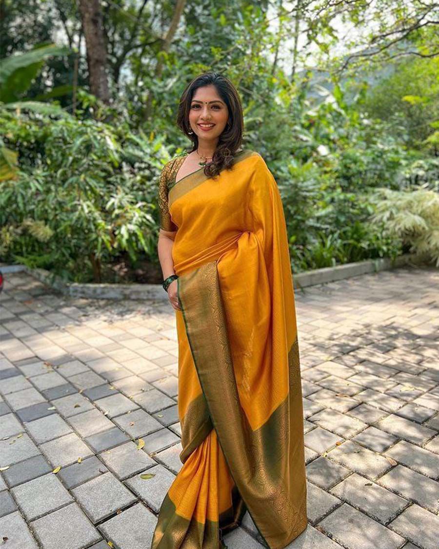 Opulent Yellow Banarasi Silk Saree With Fashionable Blouse Piece
