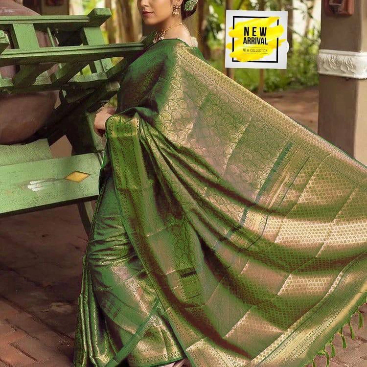 Hymnic Green Soft Silk Saree With Poetic Blouse Piece