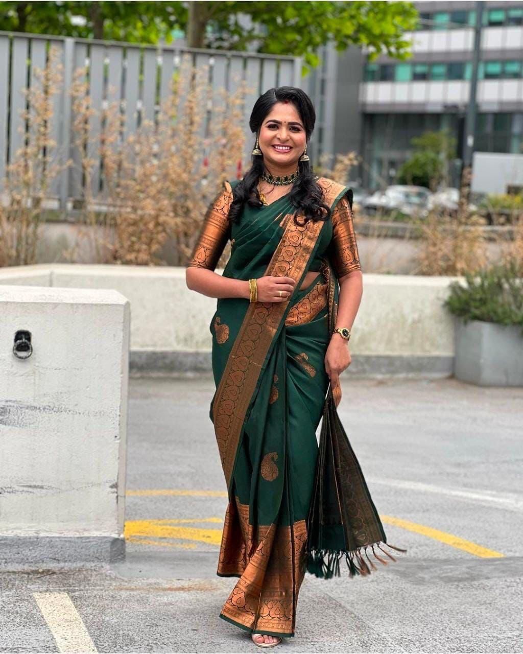 Flaunt Green Soft Silk Saree With Stylish Blouse Piece