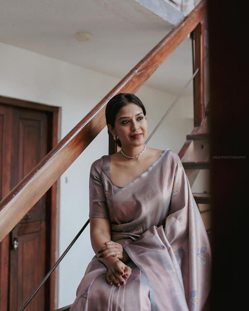 Stunning Grey Banarasi Silk Saree With Gorgeous Blouse Piece