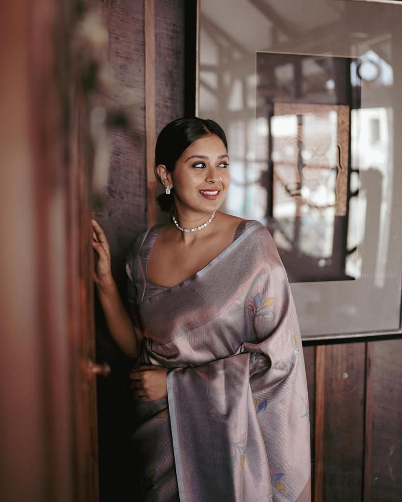 Stunning Grey Banarasi Silk Saree With Gorgeous Blouse Piece