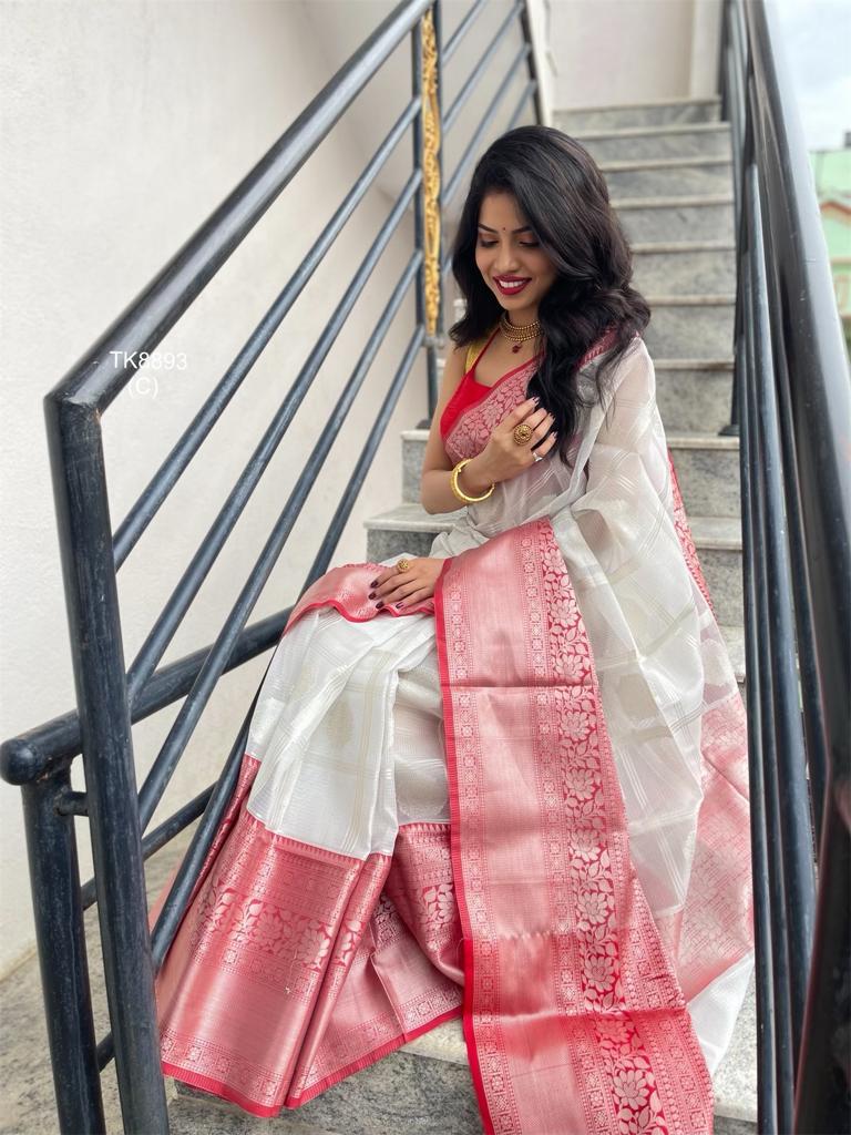 Gorgeous White Soft Silk Saree With Blooming Blouse Piece