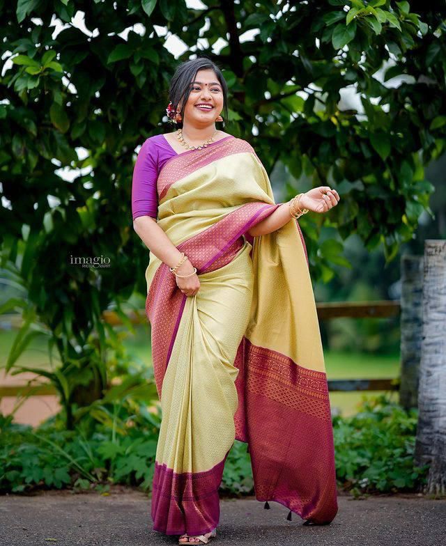 Magnetic Beige Soft Silk Saree With Serene Blouse Piece