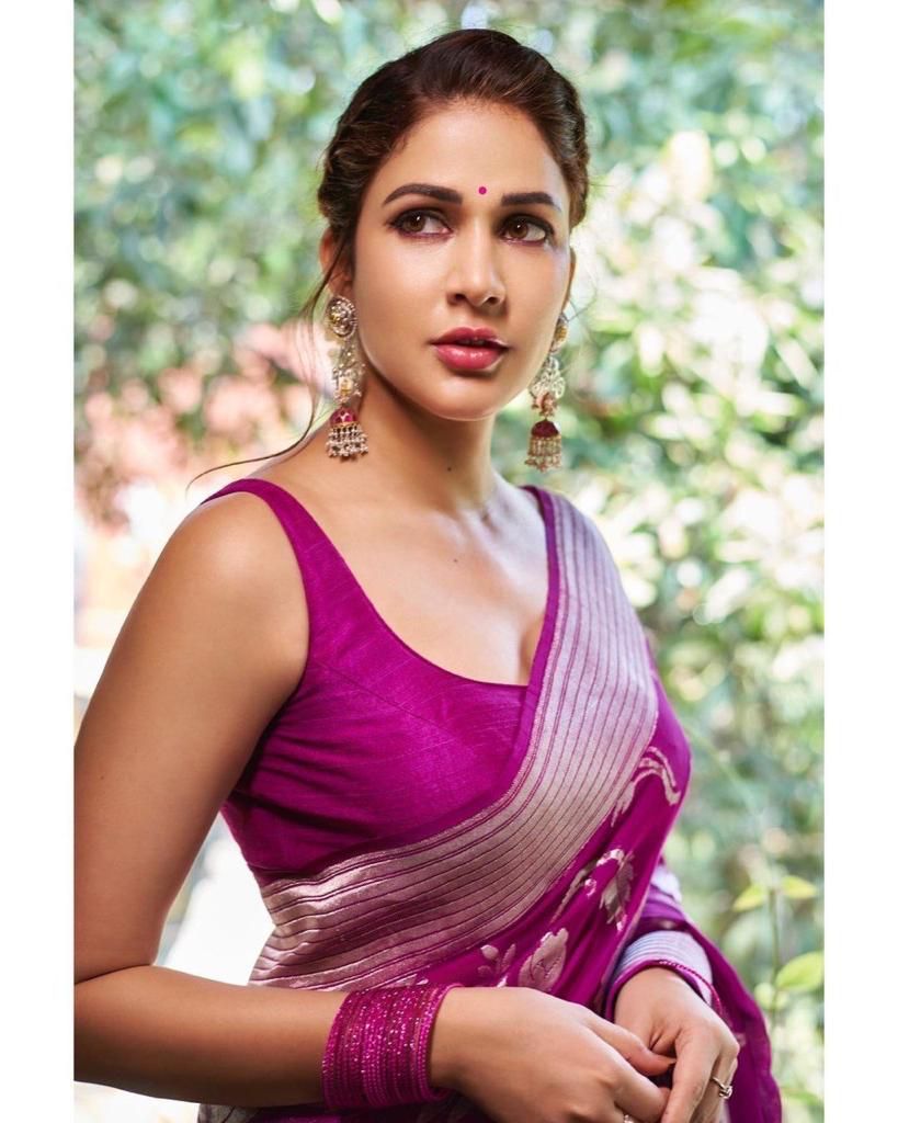 Winsome Purple Banarasi Silk Saree With Graceful Blouse Piece