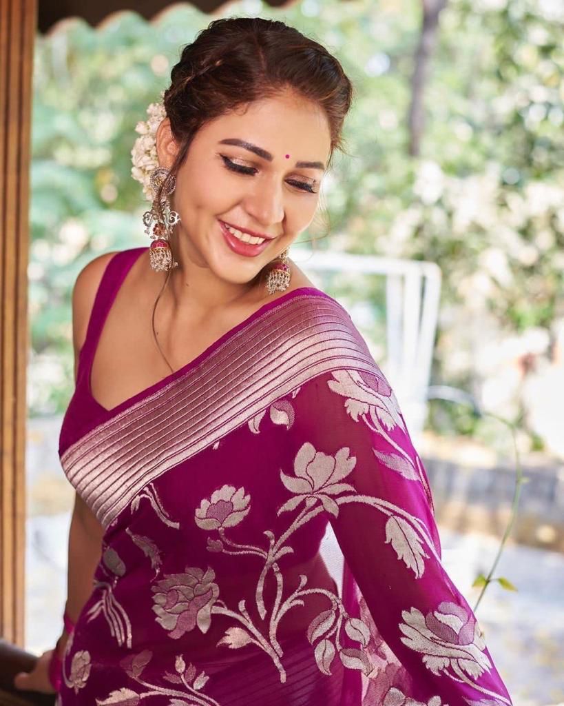 Winsome Purple Banarasi Silk Saree With Graceful Blouse Piece