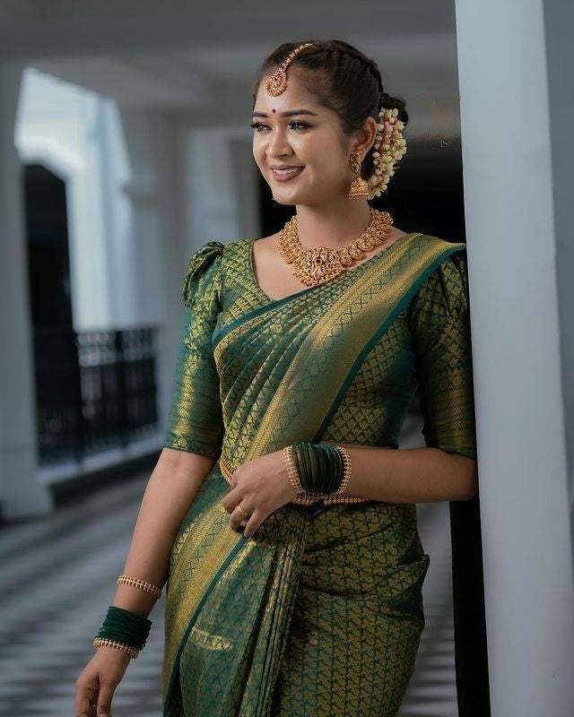 Demanding Green Soft Silk Saree With Charming Blouse Piece