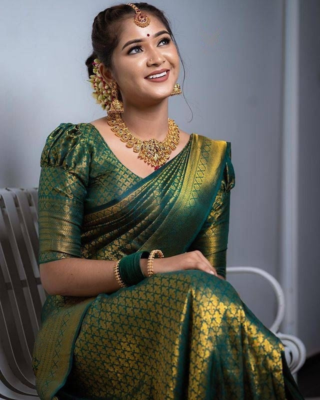 Demanding Green Soft Silk Saree With Charming Blouse Piece