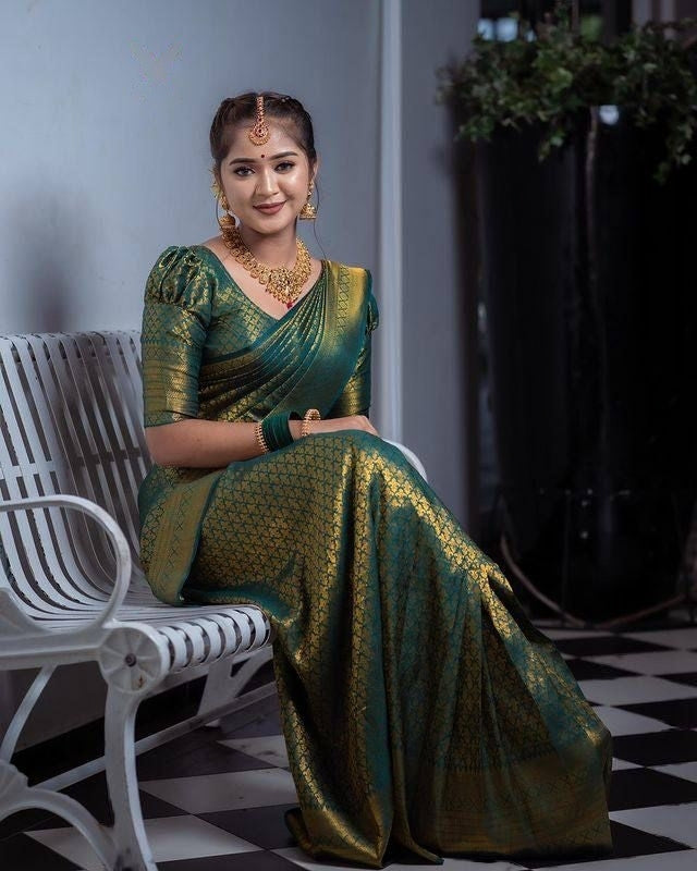 Demanding Green Soft Silk Saree With Charming Blouse Piece