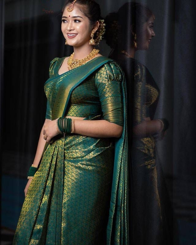 Demanding Green Soft Silk Saree With Charming Blouse Piece