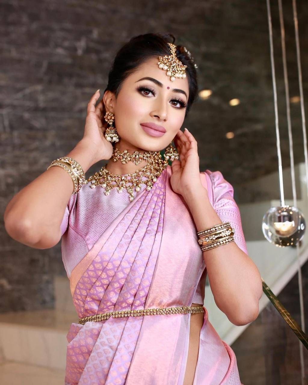 Dazzling Peach Banarasi Silk Saree With Glamorous Blouse Piece