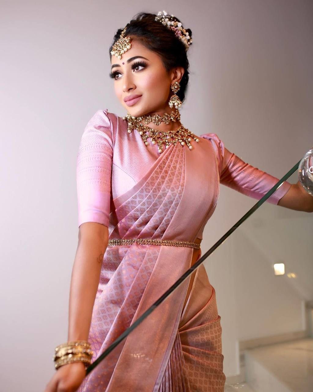 Dazzling Peach Banarasi Silk Saree With Glamorous Blouse Piece