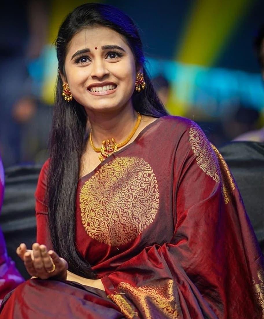 Picturesque Wine Soft Silk Saree With Alluring Blouse Piece