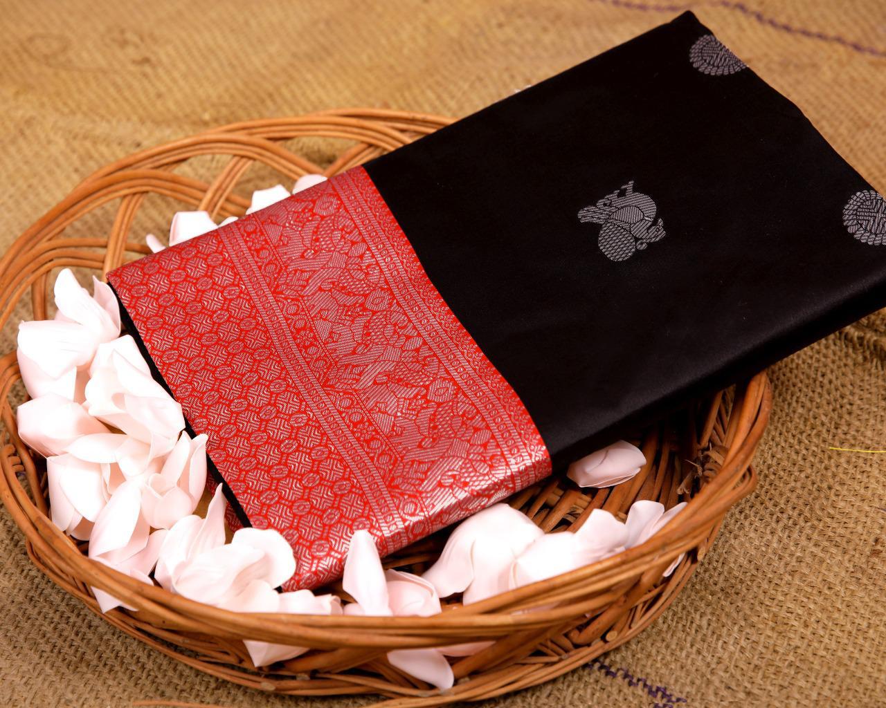 Magnetic Black Soft Silk Saree With Pretty Blouse Piece