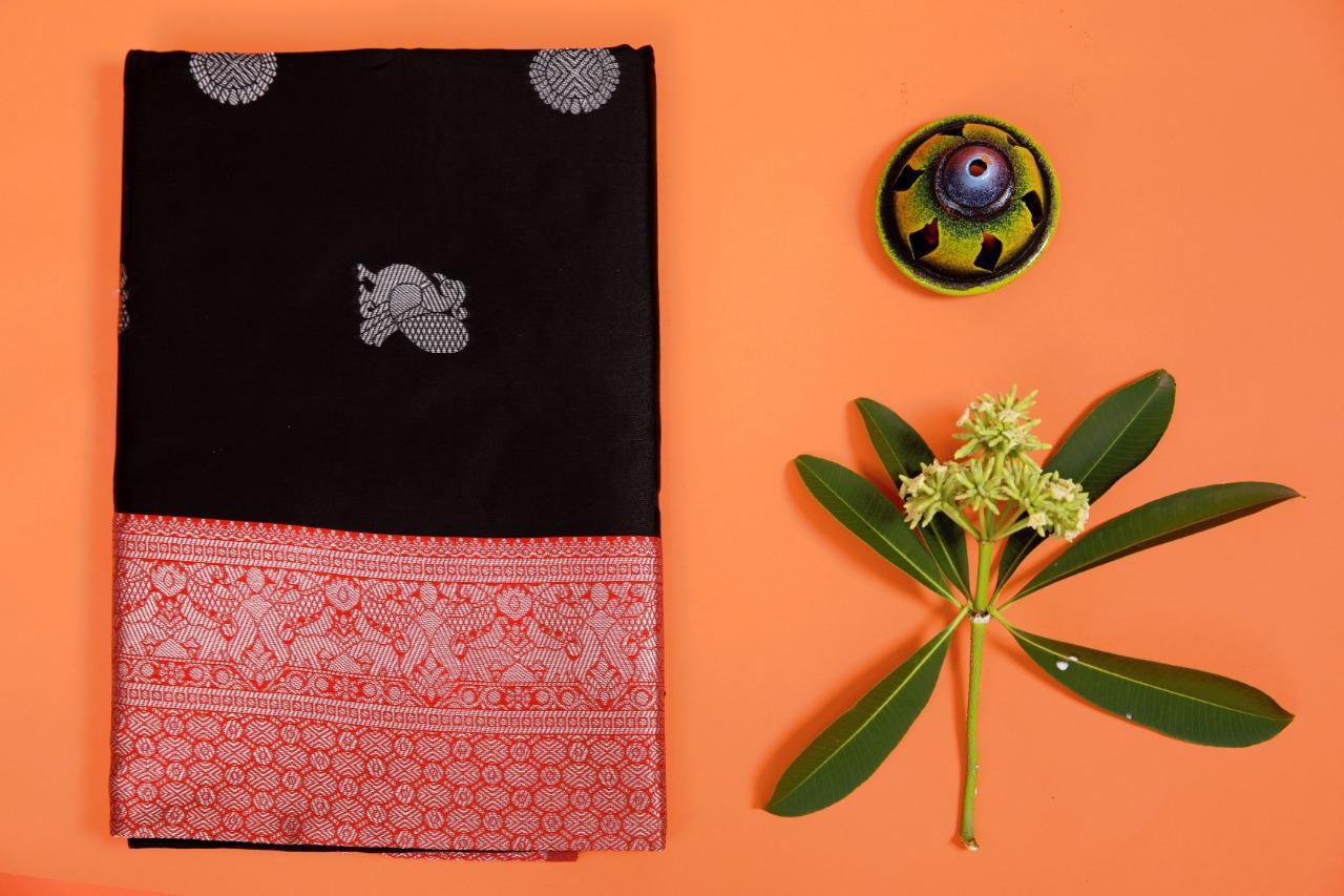 Magnetic Black Soft Silk Saree With Pretty Blouse Piece