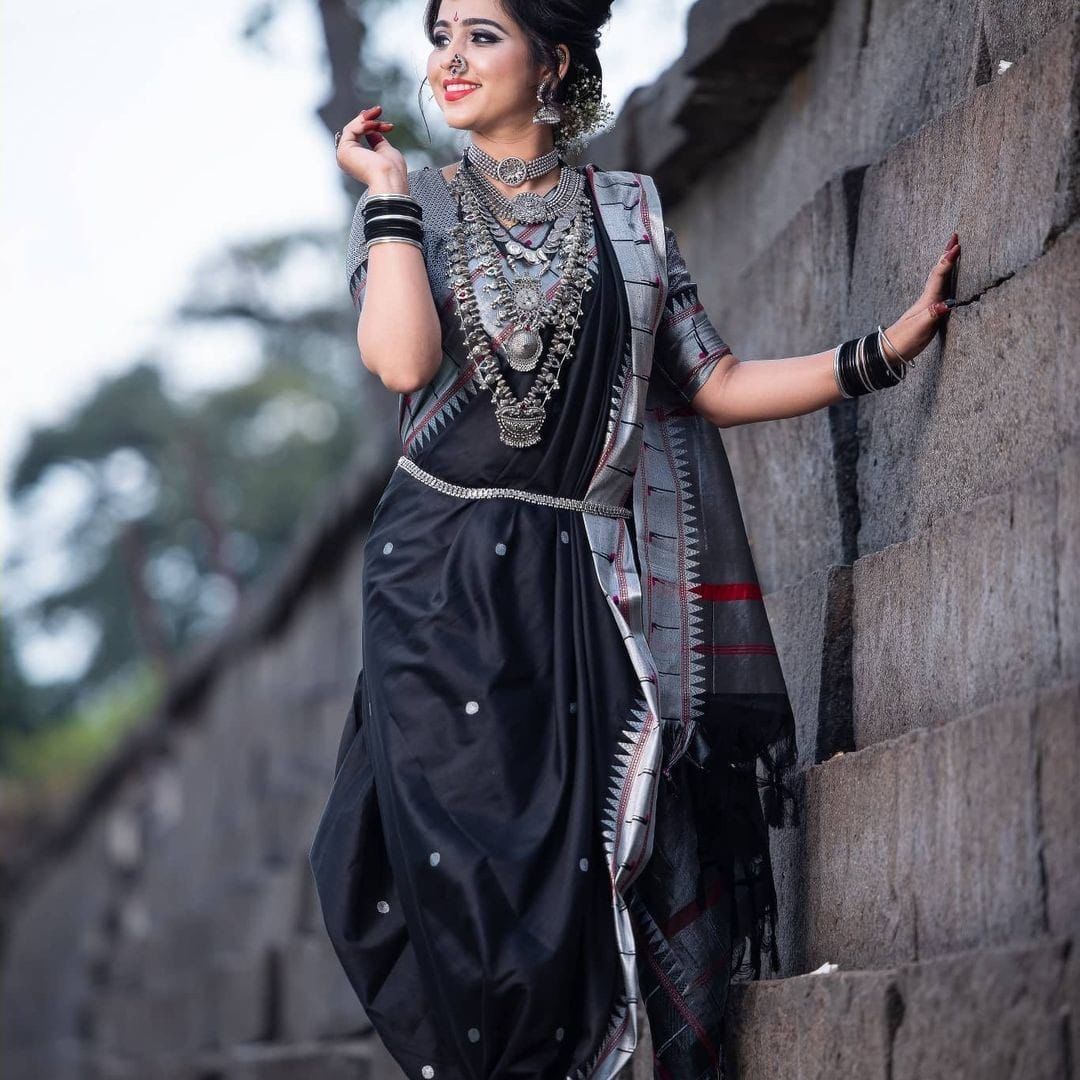 Delightful Black Paithani Silk Saree With Glorious Blouse Piece