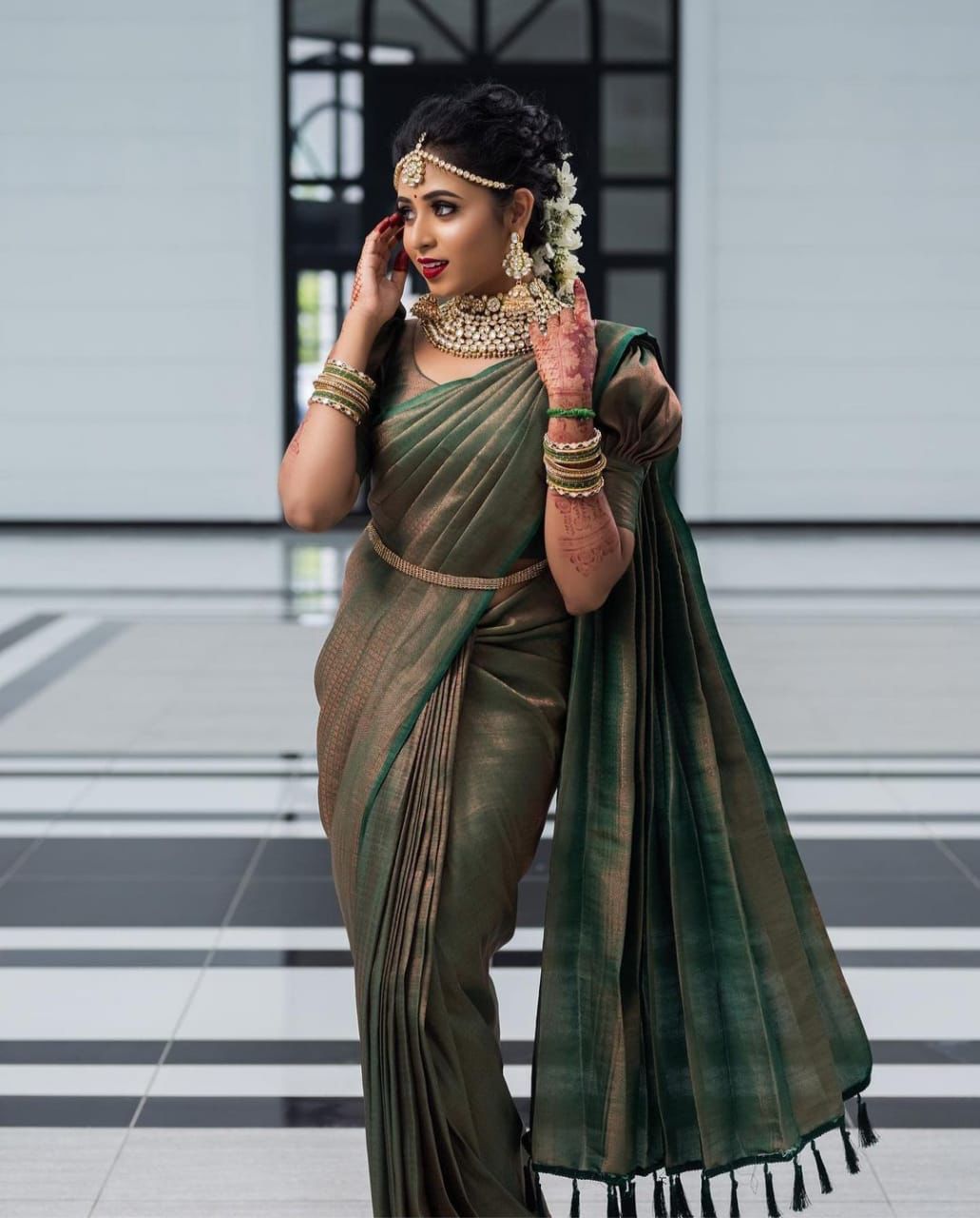 Unbelievable Green Kanjivaram Silk Saree With Dreamlike Blouse Piece