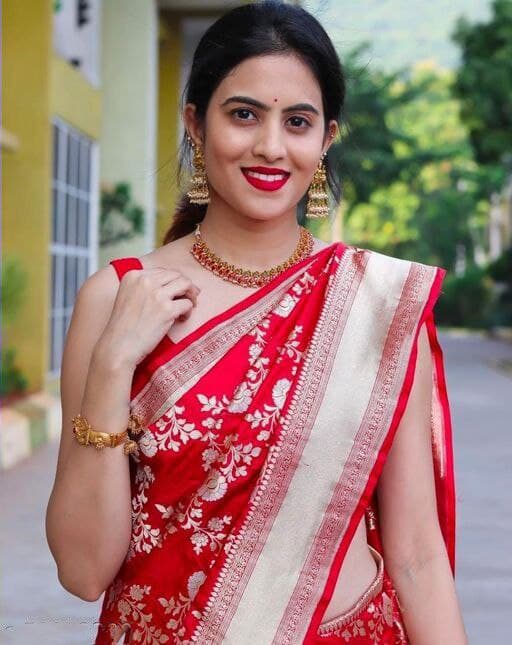 Leisurely Red Soft Silk Saree With Imperturbable Blouse Piece