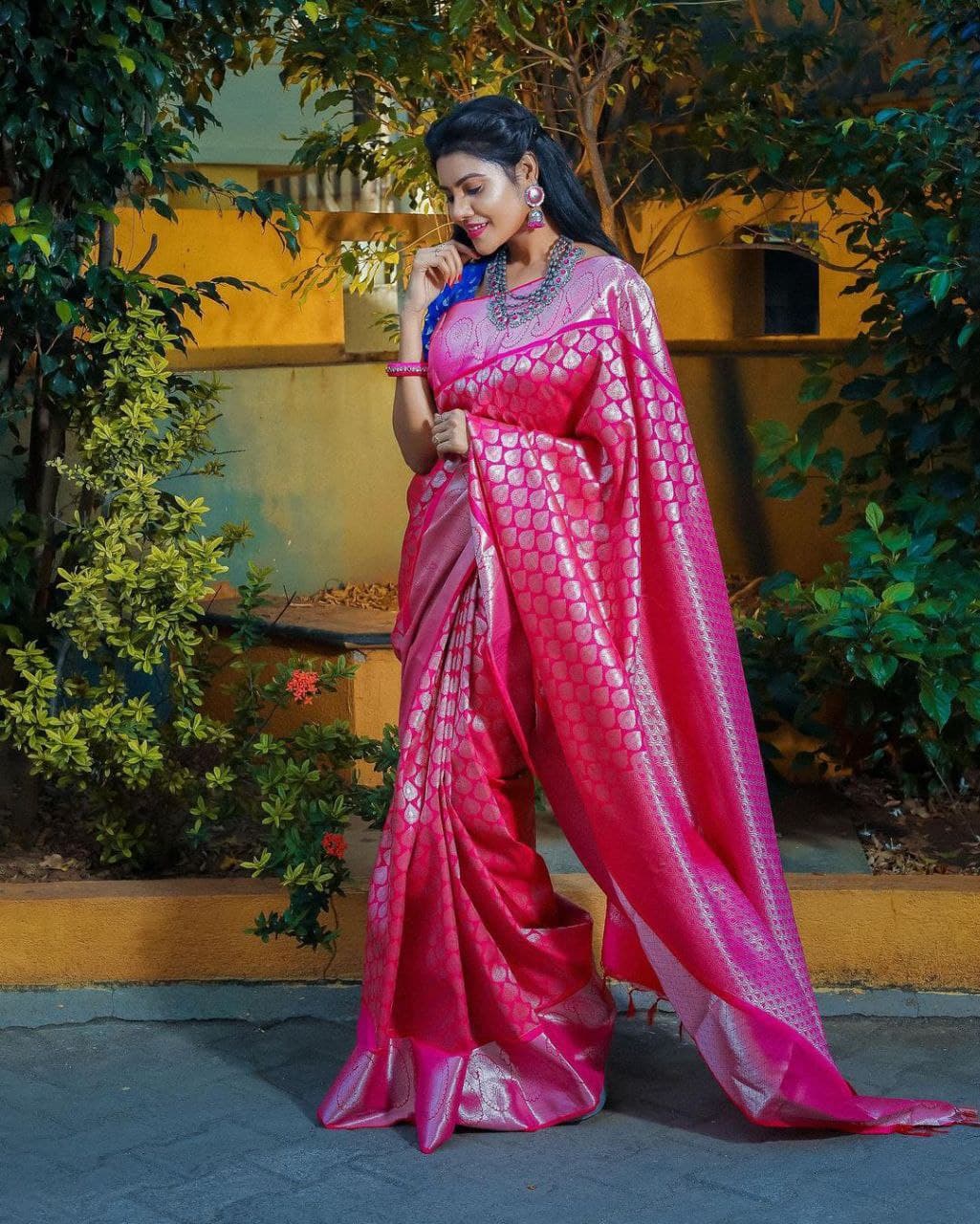Angelic Pink Soft Silk Saree With Timeless Blouse Piece
