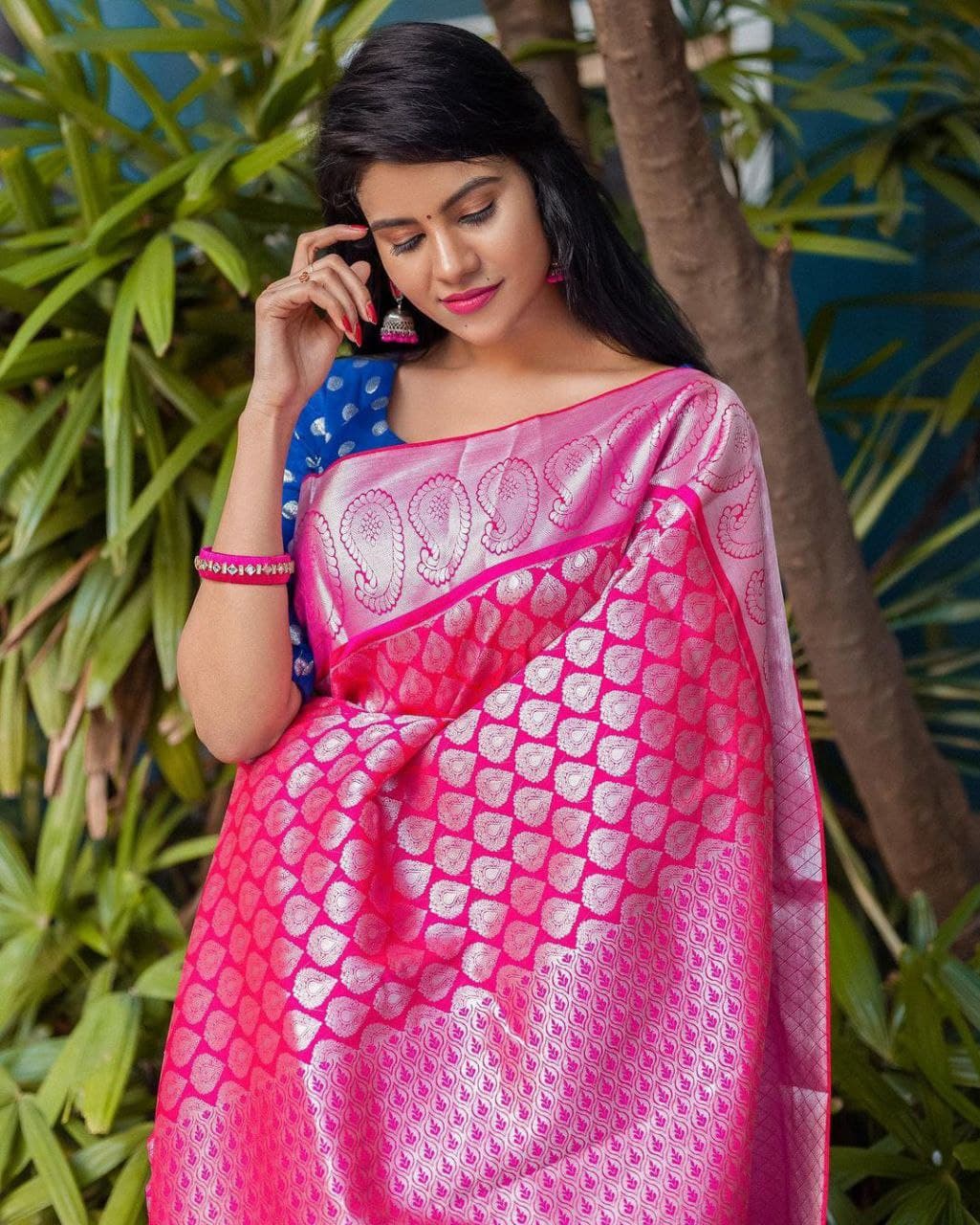Angelic Pink Soft Silk Saree With Timeless Blouse Piece