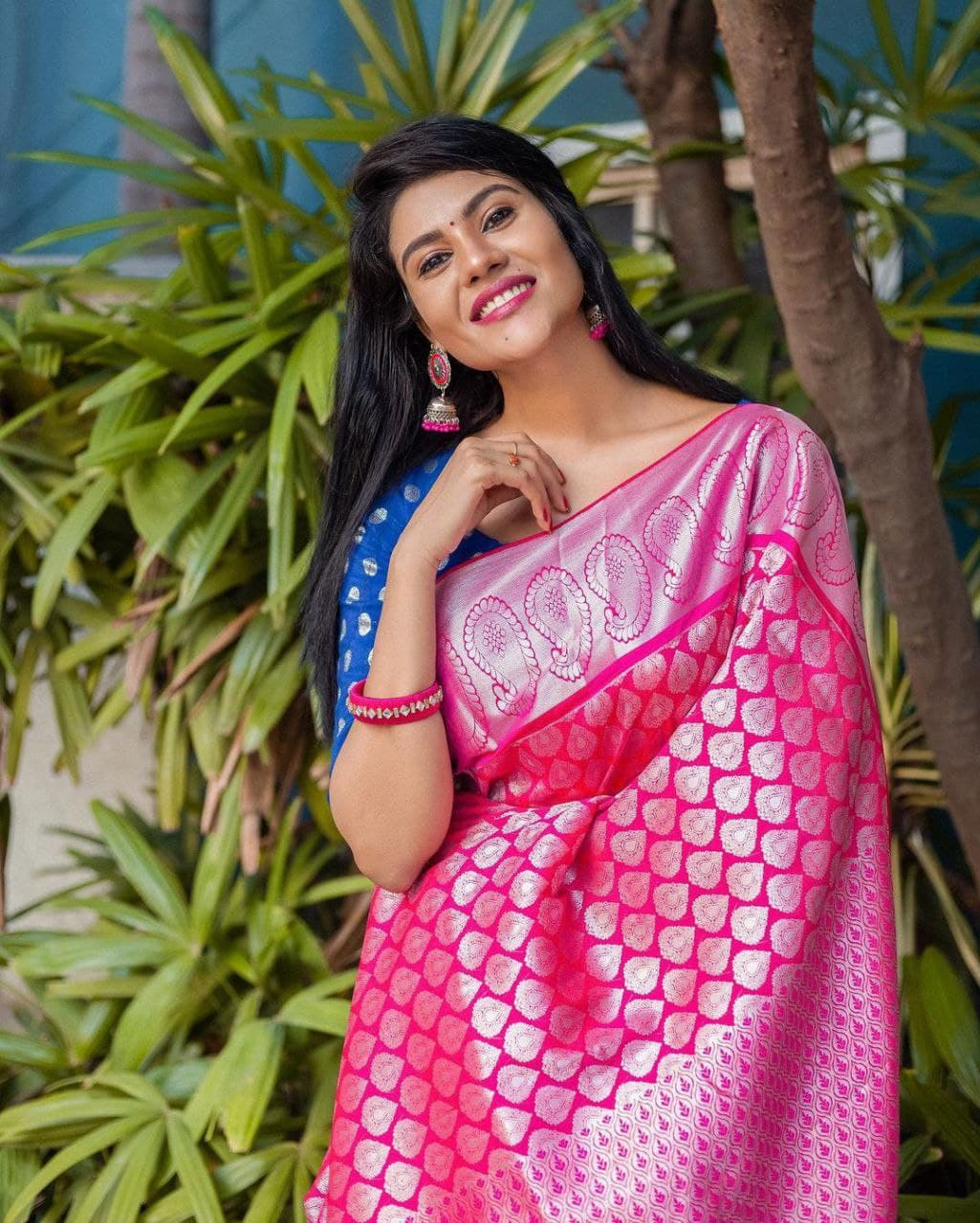 Angelic Pink Soft Silk Saree With Timeless Blouse Piece