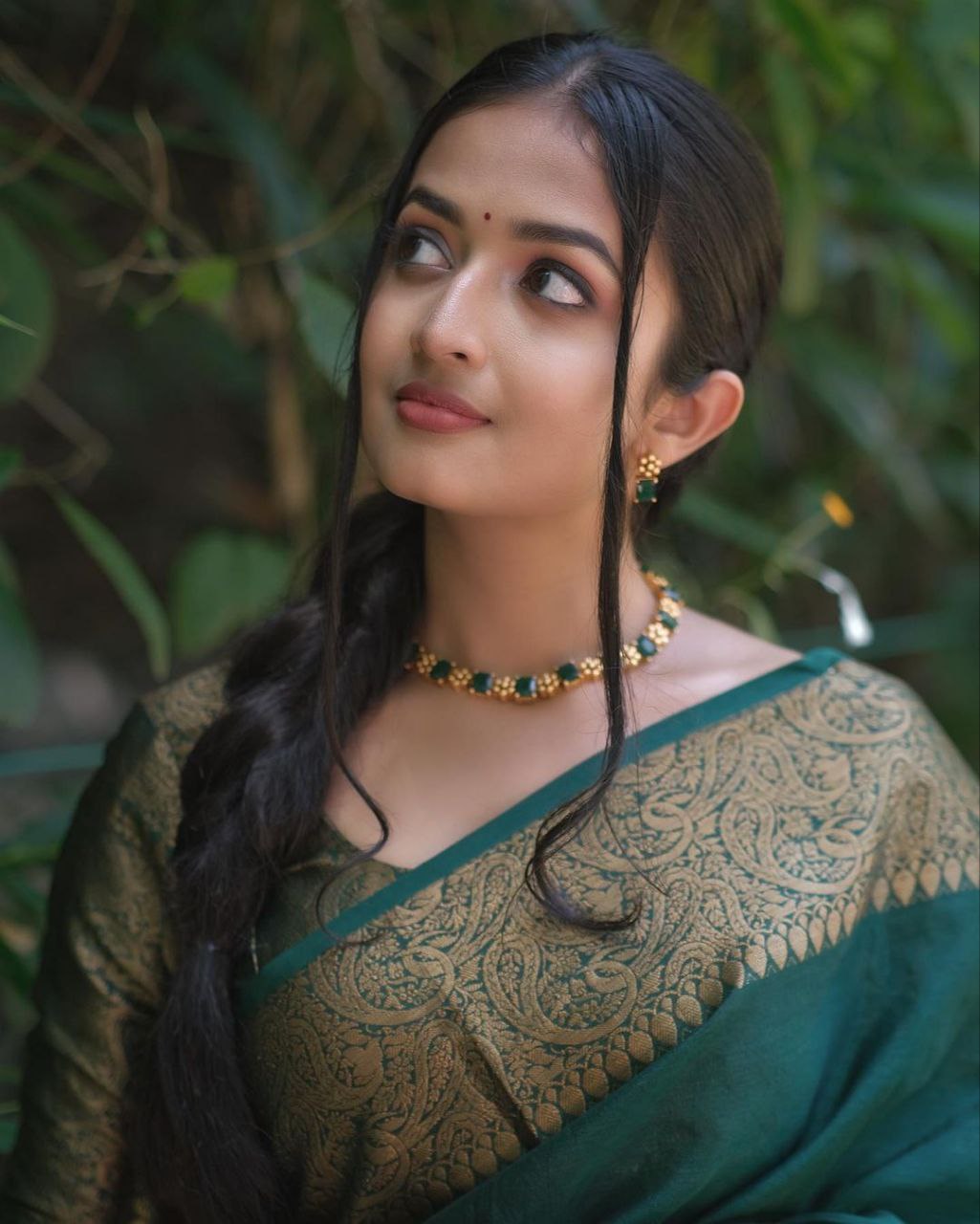 Elegant Dark Green Soft Silk Saree With Delightful Blouse Piece