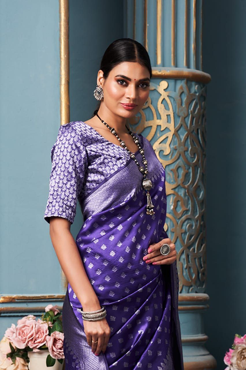 Elegant Lavender Soft Silk Saree With Unique Blouse Piece